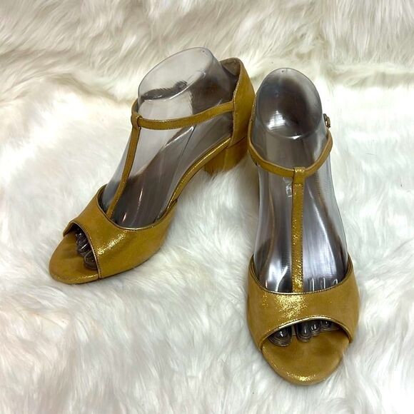 Milk & Honey Gold T Strap Leather Heels Size 7.5 A10 - Picture 1 of 9
